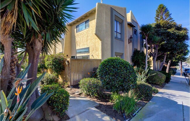 Building Photo - 2520 Ruhland Ave