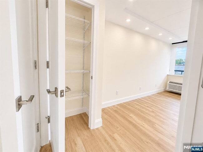 Photo - 555 Gorge Rd Unit 6F