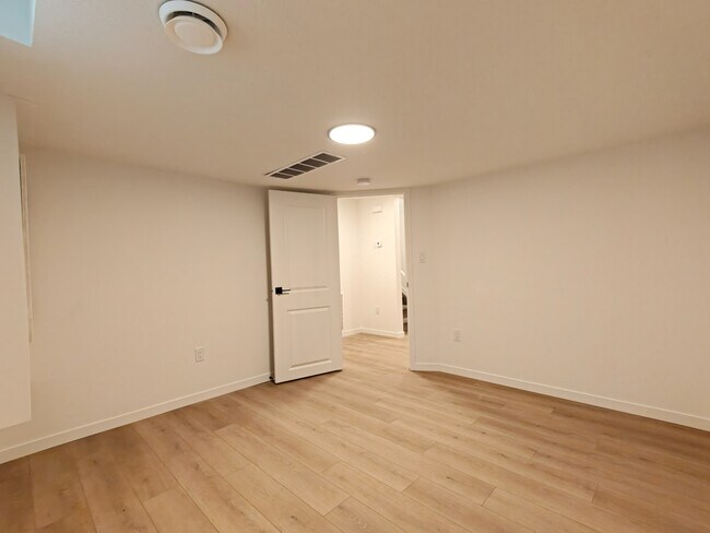 Photo - 10516-10121 121 Ave NW Unit 10516 BSMT
