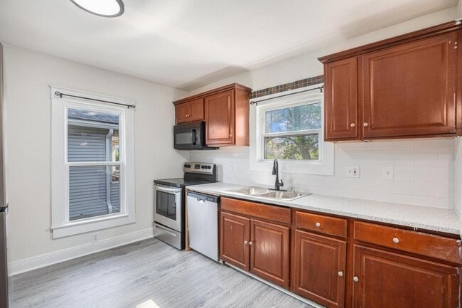 Photo - 3916 Warwick Blvd