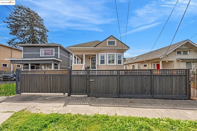 Building Photo - 953 34th St Rental