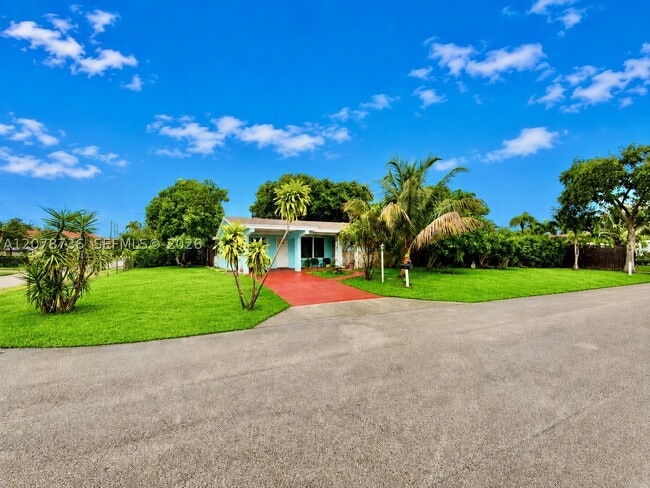 Building Photo - 4940 SW 25th Ave