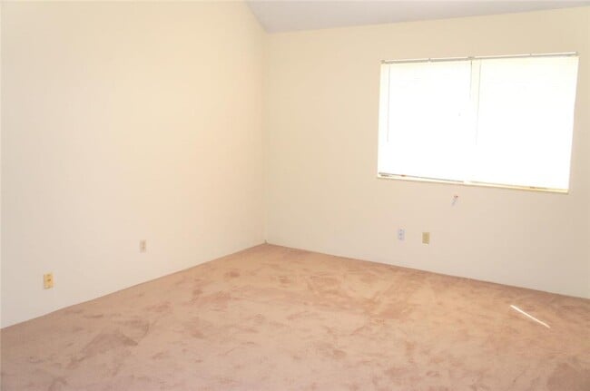 Photo - 818 White Oak Dr