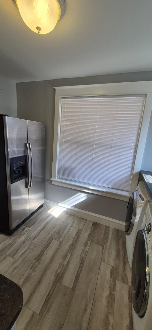 Kitchen - 1545 Cortland Ave Unit 1st Front