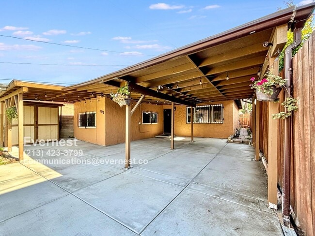 Charming 3-Bedroom Home with Fenced Yard a... - Charming 3-Bedroom Home with Fenced Yard a...