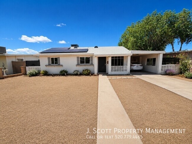 Building Photo - 2801 W Glenrosa Ave