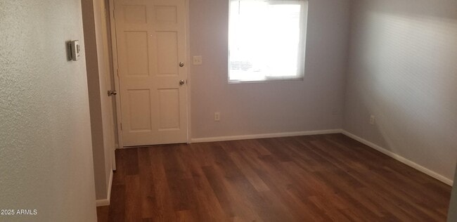 Photo - 903 E 4th Pl