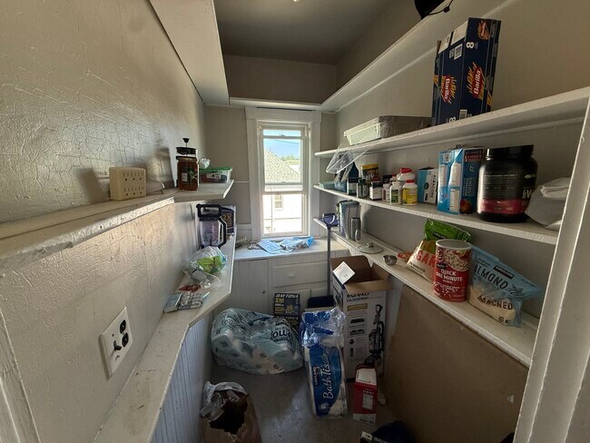 Building Photo - 348 Faneuil St Unit 2