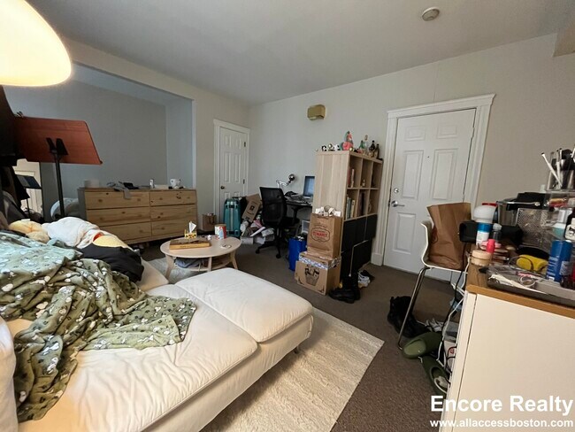 Photo - 843 Beacon St