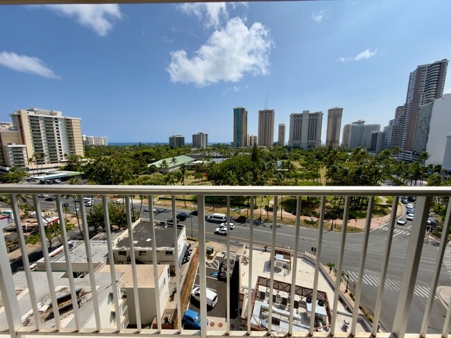 Building Photo - Move Right Into This Freshly Updated Waikiki Condo Just Minutes from the Beach!