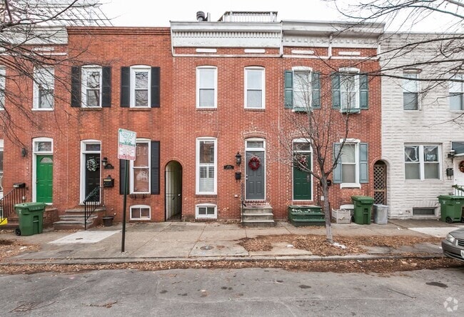 Building Photo - Amazing 3 bed 2 bath with a roof top deck ... Rental