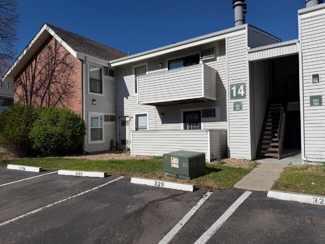 Building Photo - Ground Level 1 Bedroom/1 Bathroom Condo Located In Gated Oak Park Community! (Available Immediately) Unit 14-101