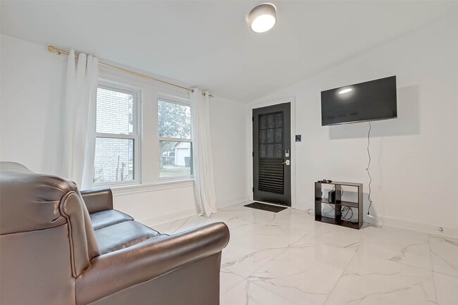 Photo - 3222 Oakdale St