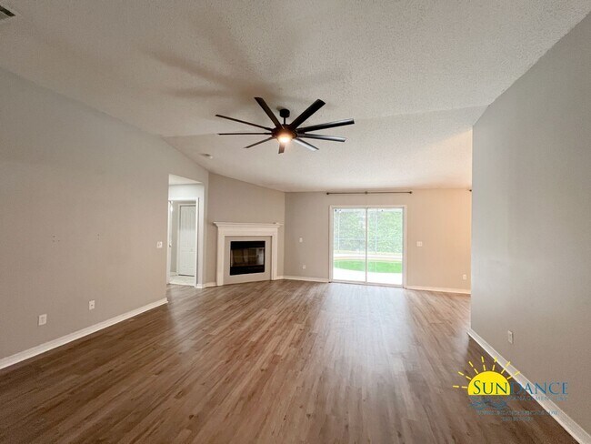 Photo - Beautiful 4 Bedroom Home with enclosed poo...