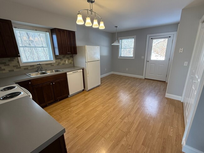 Área de comedor - 300 Saratoga Ave