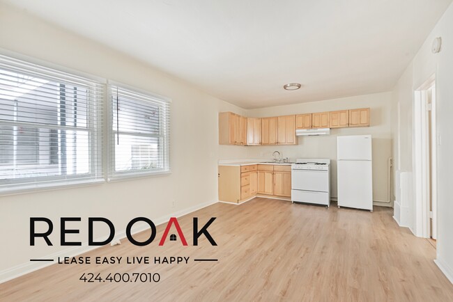 Building Photo - 615 N Rossmore Ave