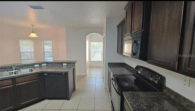 Photo - 460 Nadeau Way