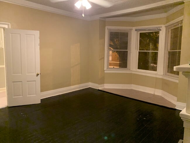 Building Photo - 421 E Anderson St Unit B