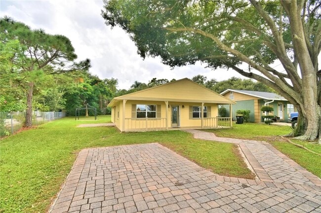 Photo - 3960 Avenue U NW