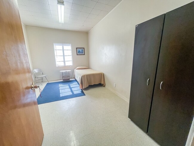 Photo - 13 Bedrooms 3 Bathrooms for rent in LOVING NM