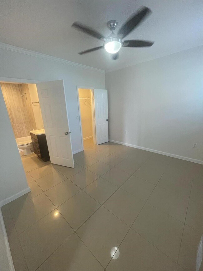 Photo - 2101 Bernardo De Galvez Ave Unidad 2