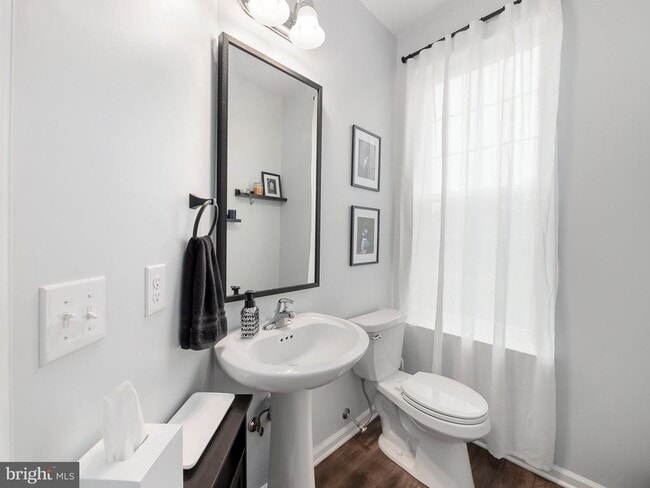 Photo - 131 Edgewater Ct