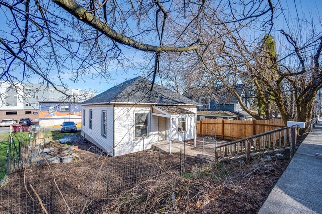 Photo - Charming Cottage Retreat - Near WSU & SEL