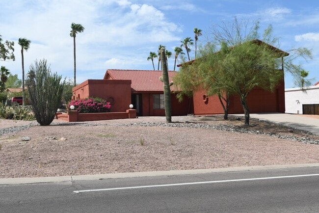 Building Photo - Spacious Fountain Hills Home with Mountain Charm!