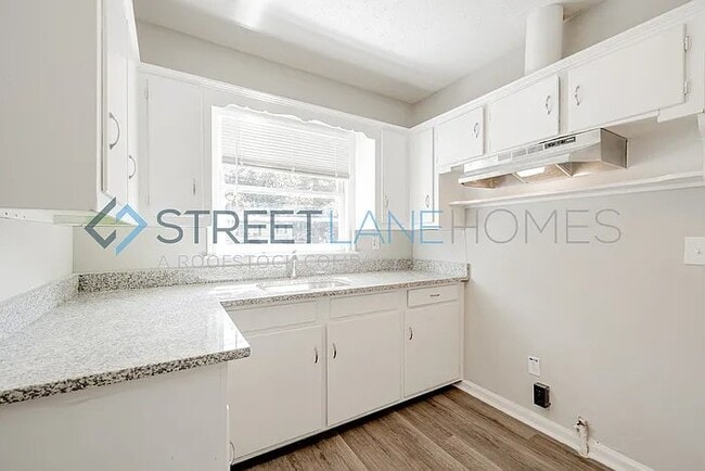 Photo - 4039 Bowman St