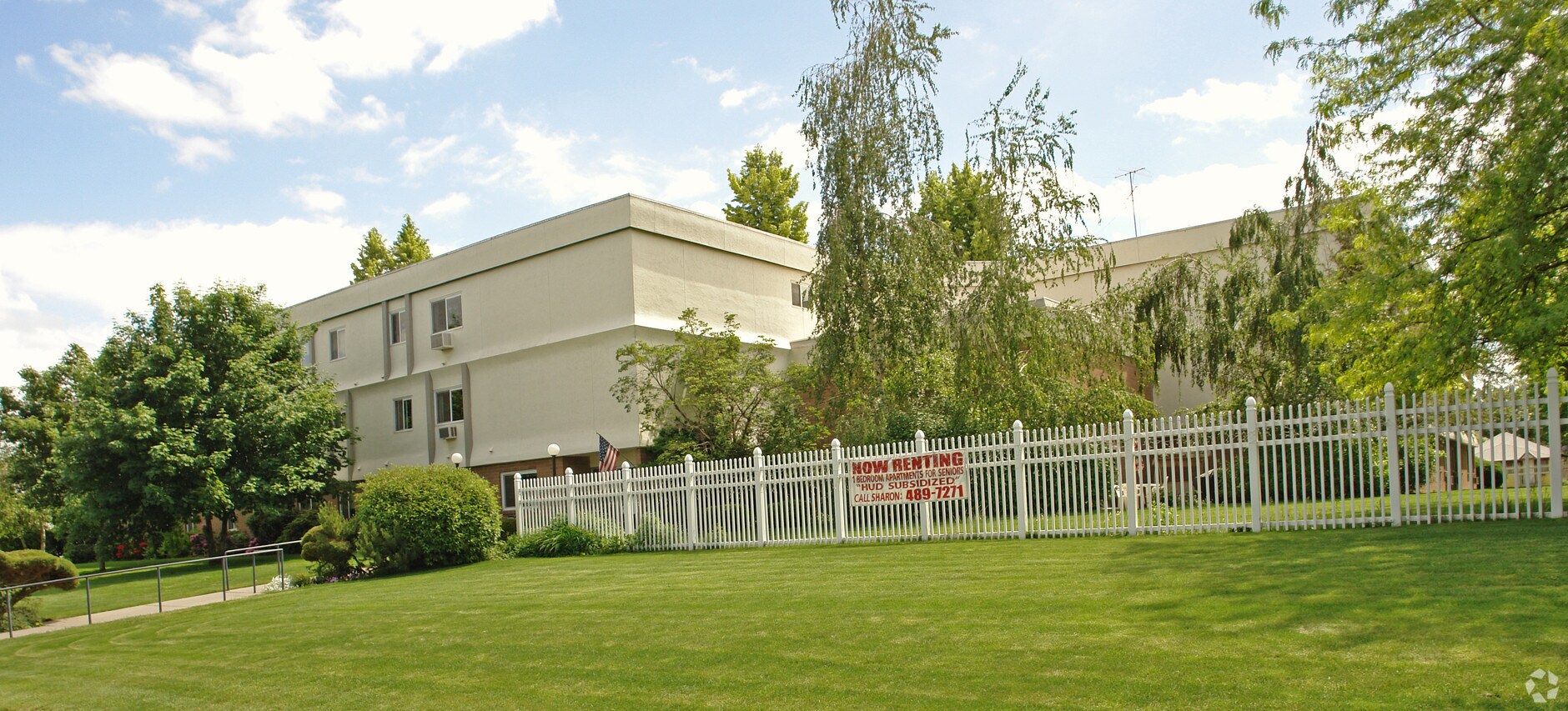 Hillyard Plaza - Hillyard Plaza Apartments