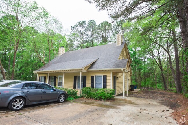 Building Photo - Available Early July! Renovated 3 bedroom ... Rental