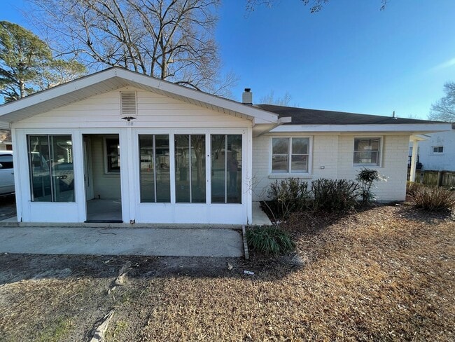 Photo - 108 N Saratoga St