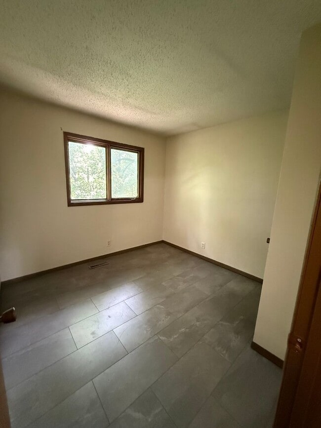 Photo - 727 Westridge Rd
