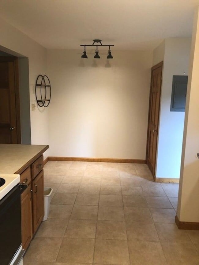 Photo - Spacious 2BR/1BA Condo Available February 15th!! - Great Residential Location!