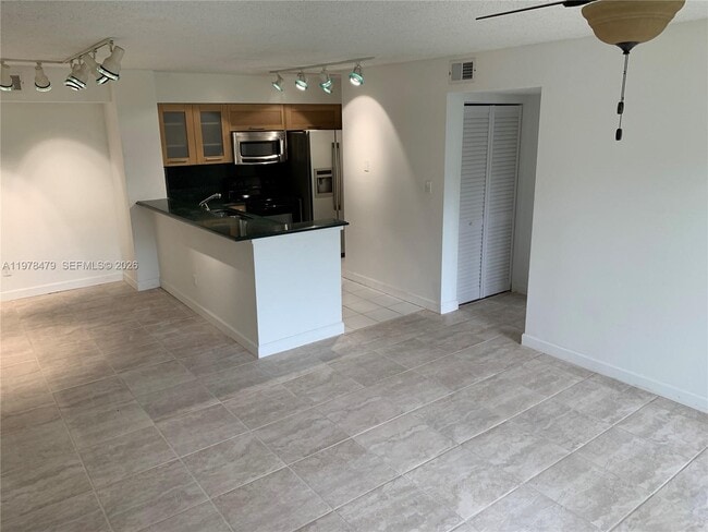 Photo - 570 S Park Rd Unidad 13-6