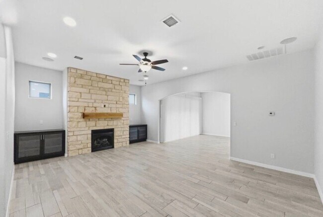 Photo - 2413 Tony Harper St