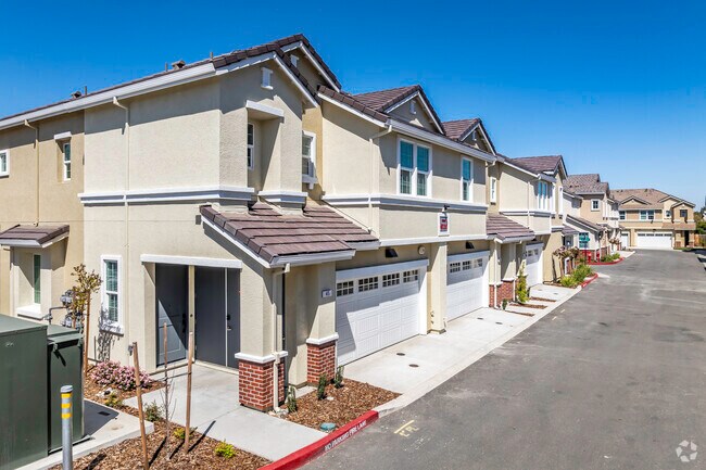 Vista alternativa del edificio - TERRACES AT STANFORD RANCH II