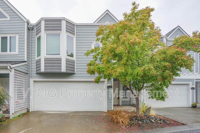 Building Photo - 1445 SE Columbia Way
