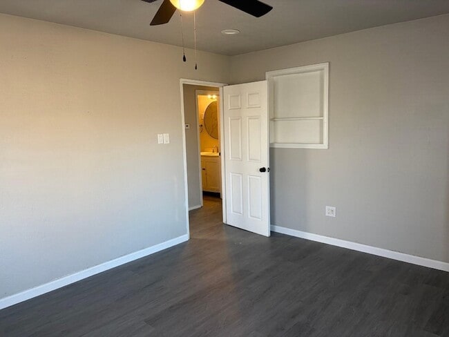 Photo - 5402 Lyndhurst Dr