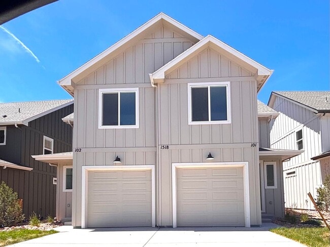 Building Photo - Move-In Ready 3BR Townhome with Granite Counters & Garage