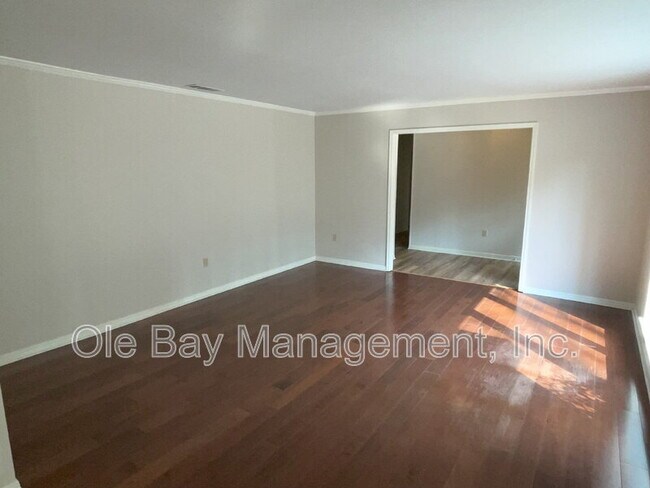 Photo - 613 Vaughn Dr N