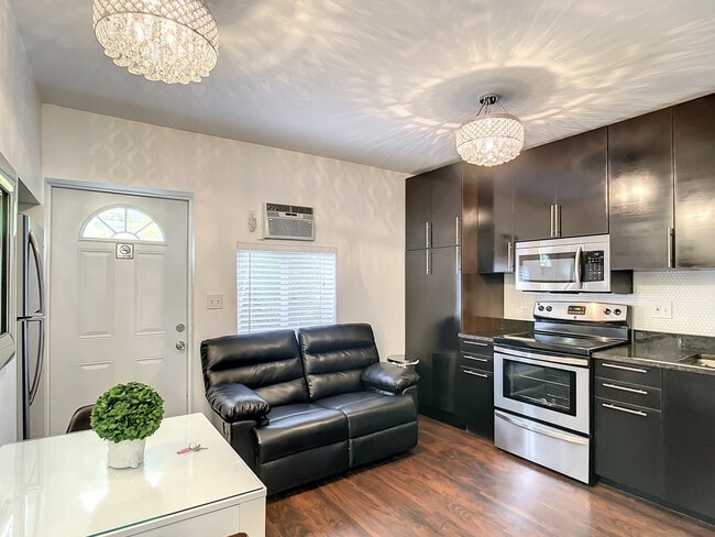 Photo - 2700 SW 36th Ave Unit B