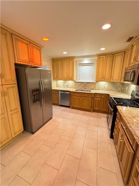 Photo - 502 E 66th St