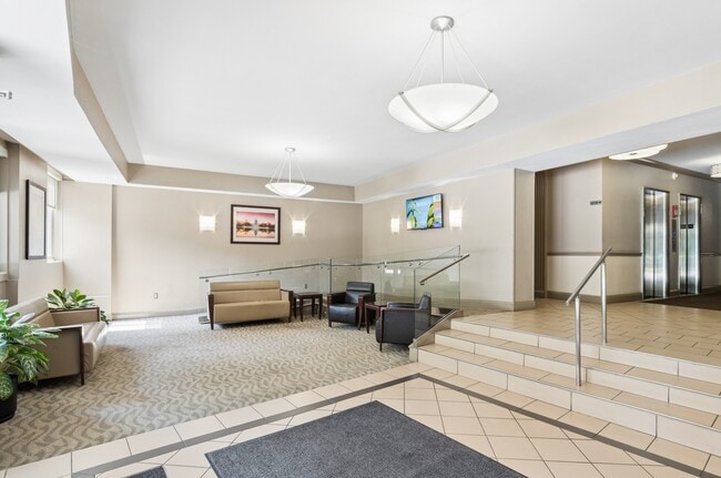 Vestíbulo de los apartamentos Idaho Terrace en Cathedral Heights, Washington D.C.