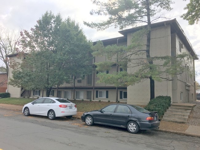 Greenwood Apartments - Greenwood Apartments
