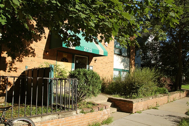 Photo - 2715 dupont ave S.