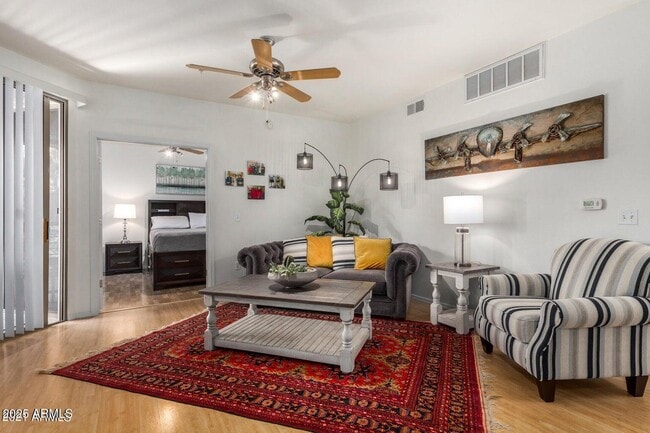 Photo - 1701 E Colter St Unidad 458