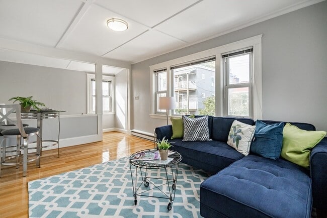 Photo - 32 Magoun St Unidad 2