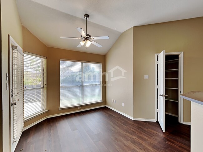 Photo - 1606 Windcastle Dr