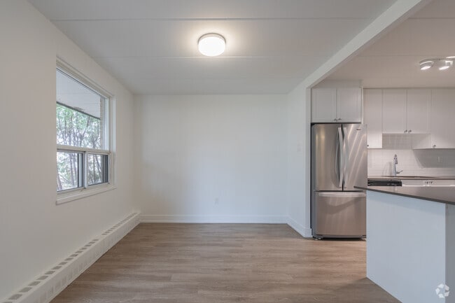 3BR, 1BA - 1,049SF - Dining Room - 7411 & 7433 Yonge St. and 20 & 30 Clarke Ave